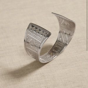 Banana Republic NWT Engraved Tuareg Cuff Ethnopur